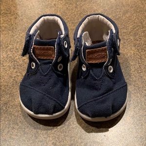 TOMS baby shoes